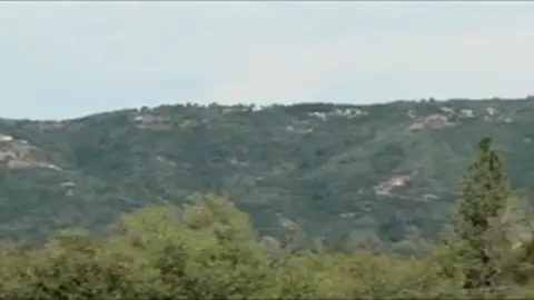 Twink wird draußen von einem reifen Daddy gefickt