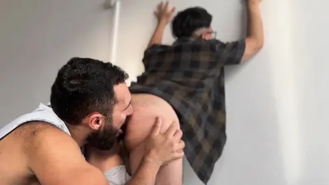 Il nuovo inquilino viene a vedere la stanza