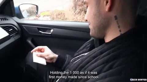 CzechHunter 823 – Denny, Slavo – Baise sur la banquette arrière avec un puceau