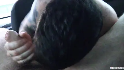 CzechHunter 823 – Denny, Slavo – Follada en el asiento trasero con un novato