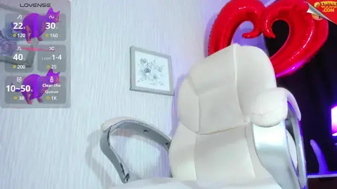 Sexy Twink-Camboy: Aleekrvyn XXX-Show