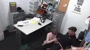 Twink im Security-Büro erwischt und gefickt