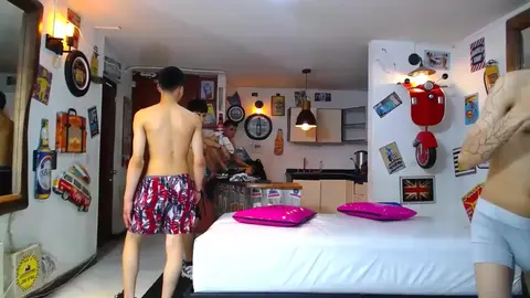 Orgia de twinks sexy – camboys Kobayasky