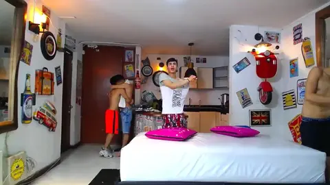 Orgie de twinks sexy – camboys Kobayasky