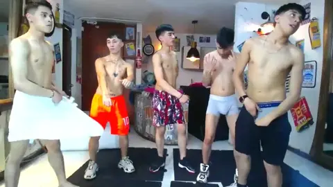 Orgie de twinks sexy – camboys Kobayasky