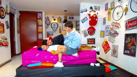 Heiße sexy Twinks & Camboys — Gay Tube