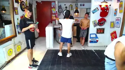 Show de twinks súper hot en grupo (camboys)