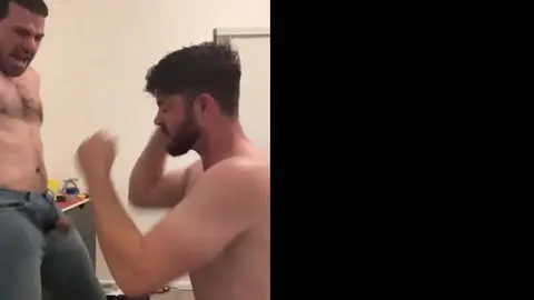 MAICO FTM arrebentando o cu de um femboy.