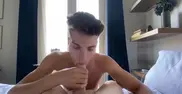 Camboy chaud à la maison avec Pawclaw