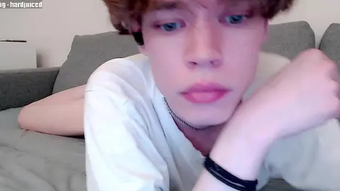 Camboy gay sexy en casa — pawclaw