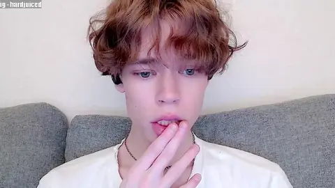 Camboy gay sexy en casa — pawclaw