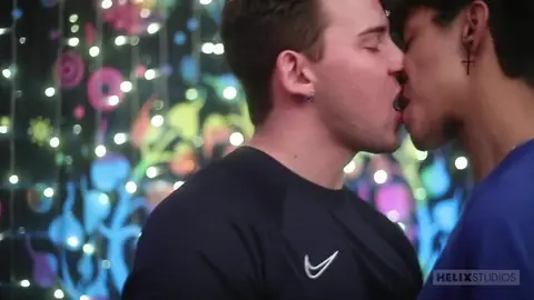 Josh Brady fucks  Lucas Ambrose raw