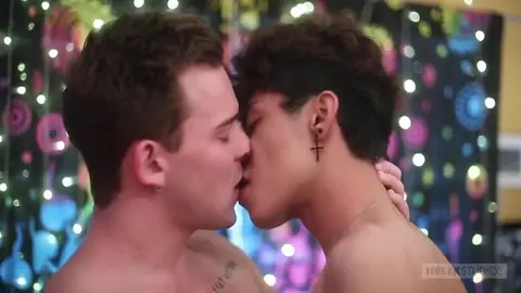 Josh Brady fucks  Lucas Ambrose raw