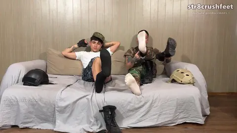 Pilot – competição de footjob: quem faz o outro gozar primeiro – Nate vs Fabri