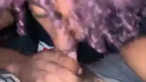 Großer schwarzer Schwanz verehrt