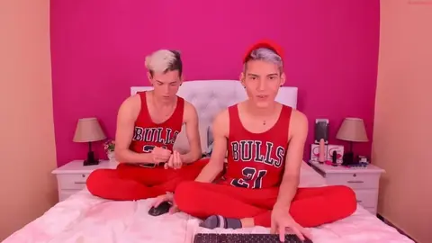 twinks gatos fodendo ao vivo sem camisinha