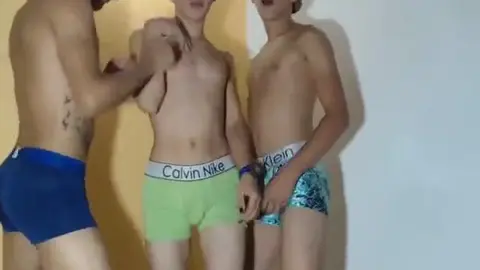Chicos latinos en cam 011