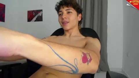 Twink caliente Joe323 se masturba en webcam