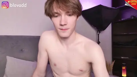 Sexy twink camboy callmeninoseven en show porno hot