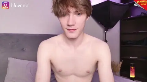 Sexy twink camboy callmeninoseven show porno caldo