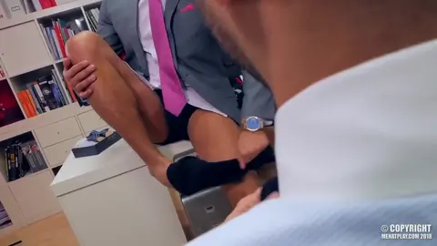 MENatPLAY: Salvador Mendoza Fucks Robbie Rojo in ‘Unwrapped’