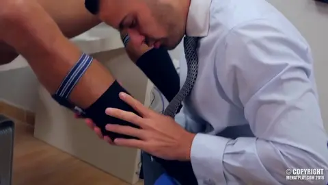 MENatPLAY: Salvador Mendoza Fucks Robbie Rojo in ‘Unwrapped’