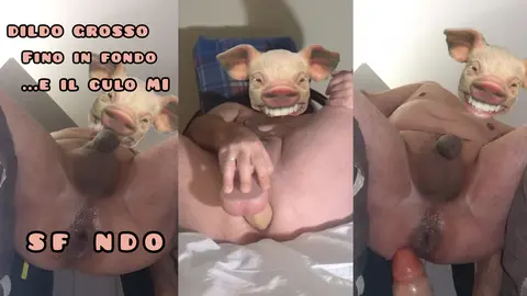 Dildo grosso in fondo nel culo