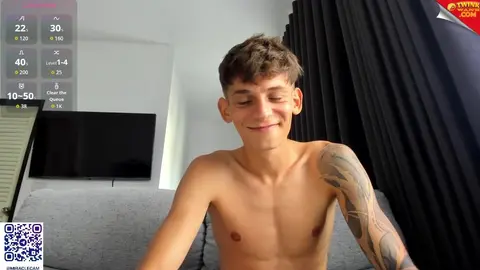 Sexy twink camboy aikomiracle en show sexe