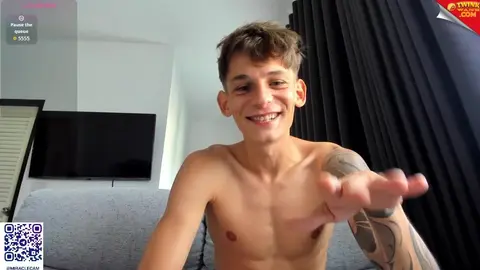 Sexy twink camboy aikomiracle show de sexo