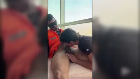 Coppia sexy di colleghi operai scopano a casa