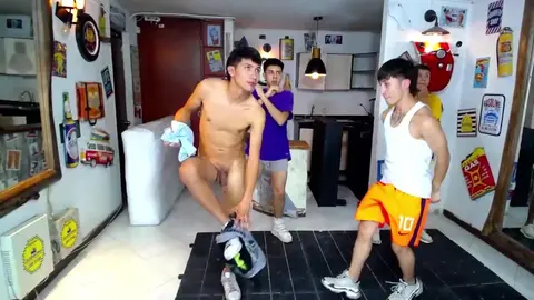 Sexy porn orgie avec jeunes twinks latins