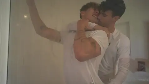 melvin & angel en la ducha