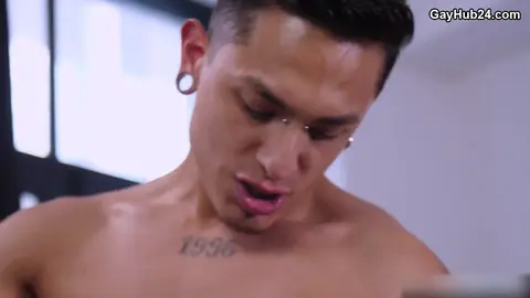 Cory Kane scopa Mateo Vice senza preservativo