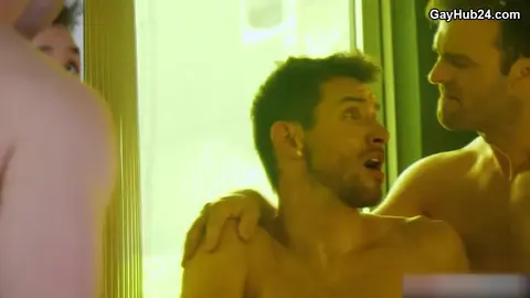 Gabriel Clark défonce Mitch Matthews - baise musclée bareback