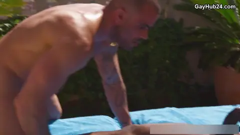 Großer schwarzer Schwanz barebacked gieriges Loch