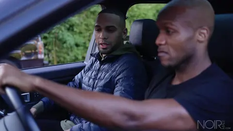 Macho vuelve loco a su colega con su polla grande