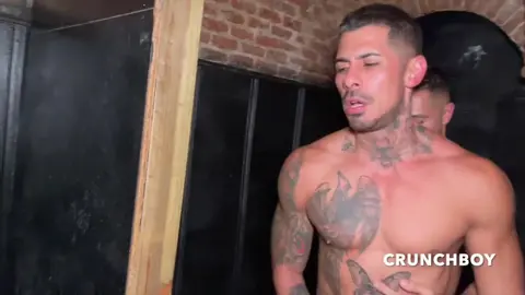 Valentino Pose & Tiago Dasilva – Valentino Pose adoré par Tiago Dasilva