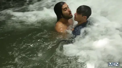 Tarzán Parodia XXX Parte 2 - Diego Sans se folla a Tobias en la cascada