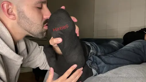 Heiße Latino-Füße zum Lecken und Verehren