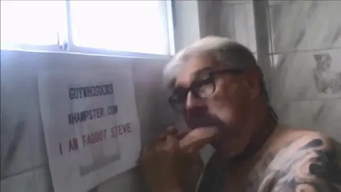 Steve Ryan adora chupar pollas como un verdadero chico joven