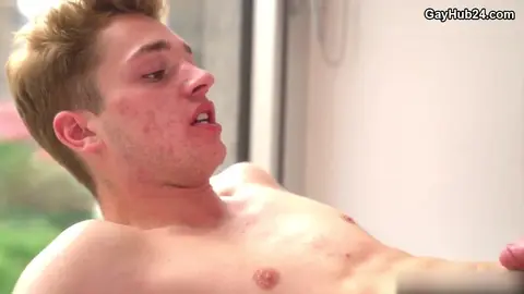 Cory Kane baise Jake Hill sans capote