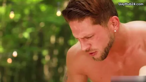 Leo Grand et Roman Todd se baissent passionnément