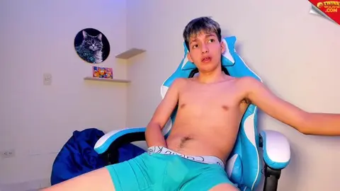 Jeune minet twink harry_jonshon69 en show chaud