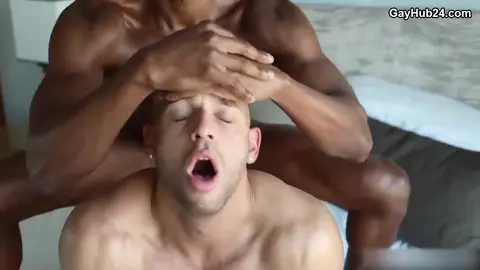 Sean Zevran se fait enculer par Rhyheim bareback