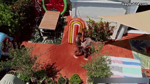 Ethan Metz baise Freddy Salvador - cru et chaud