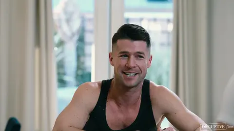 Matty West se folla a Bruce Jones sin condón