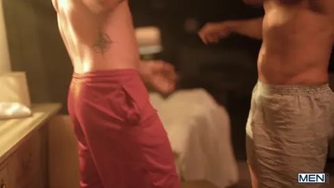 Ashton Summers scopa Ken Ott senza preservativo