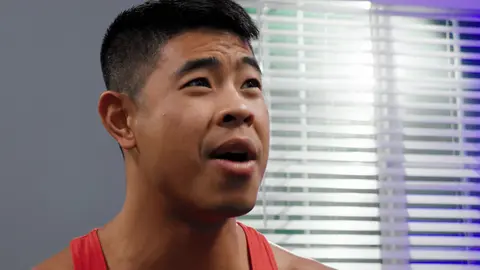 Shane Cook folla el culo de Luke sin preservativo