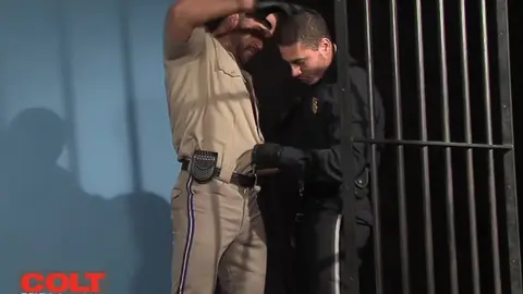 Marc Dylan & Nate Karlton en uniforme baisent