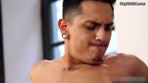 Gabriel Clark détruit Mateo Vice bareback